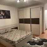 Garsoniera Single 19 شقة *