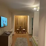 Garsoniera Single 19 * بوخارست